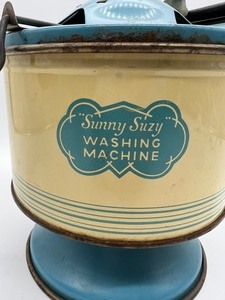 lot 173 image: Vintage Sunny Suzy Washing Machine Toy Childs