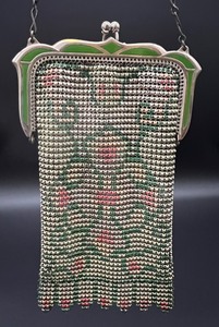 lot 139 image: Vintage Art Deco Whiting & Davis Mesh Purse Handbag in Greens