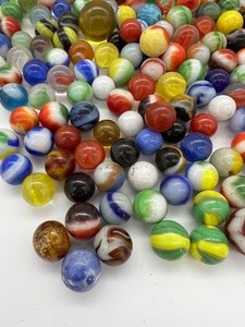lot 1 image: Vintage and Antique Glass Marbles