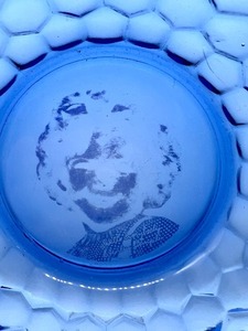 lot 23 image: Vintage Shirley Temple Glass Creamers and Bowl