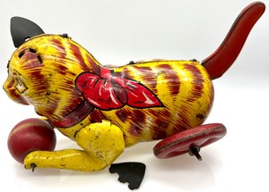lot 27 image: Vintage Marx Walt Disney Pluto and Cat Pull Tin Toys