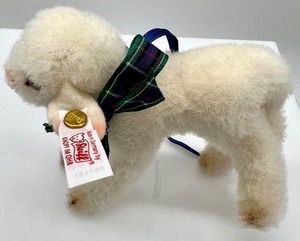 lot 224 image: Steiff Christmas Lamb Ornament #667121