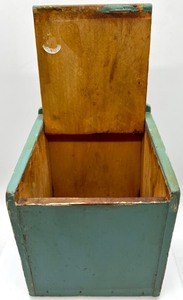 lot 228 image: Vintage Green Delights