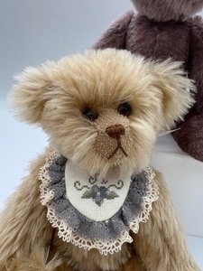 lot 253 image: Artisan Joan Woessner Mohair Bears - Pair