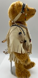 lot 256 image: Artisan Indian Bear by Muriel