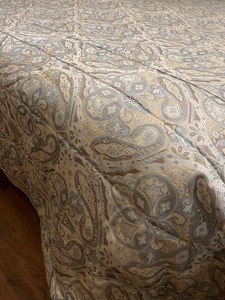 lot 258 image: Custom Made Damask Paisley Quilt