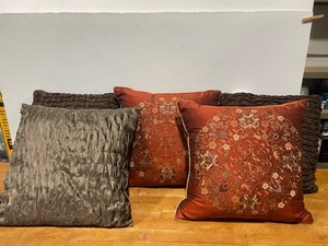 lot 67 image: Throw Pillows
