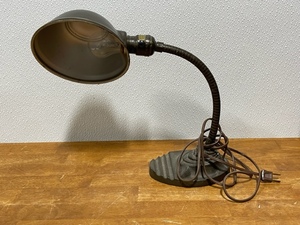 lot 19 image: Vintage Desk Lamp