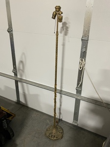 lot 20 image: Vintage Floor Lamp