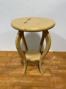lot 23 image: Vintage End Table