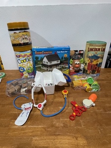 lot 25 image: Lot of Toys
