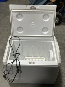 lot 26 image: Coleman Plug-In Cooler