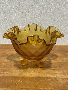 lot 47 image: Fenton Glass Dish