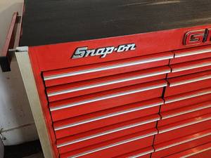 lot 6A image: Snap-On Rolling Tool Chest with Keys