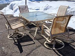 lot 92 image: (5) Piece Patio Set