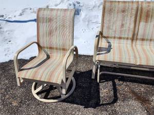 lot 94 image: (3) Piece Patio Set