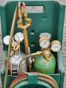 lot 72 image: Portable Welding Unit