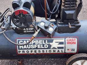 lot 64 image: Campbell Hausfeld 26 Gal Portable Air Compressor