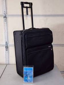 lot 108 image: Platinum Travel Pro Luggage
