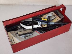 lot 138 image: Large Assortment of Pulley Pullers and Spring Compressors