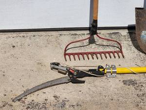 lot 199 image: Assorted Yard Tools