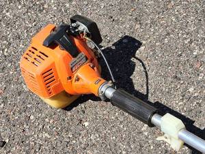 lot 200 image: Gas Powered Weed Eater