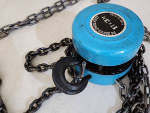 lot 240 image: 1-Ton Hoist with Chain