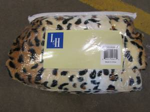 lot 288 image: Lavish Home Throw Blanket, FleeceSherpa, Tiger (PACKAGING DAMAGED)