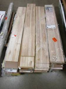 lot 68 image: Wholesale Pallet of Mixed Laminate Flooring - SOLD AS IS