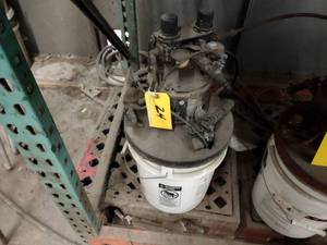 Graco Paint Pump with Spray Gun and...