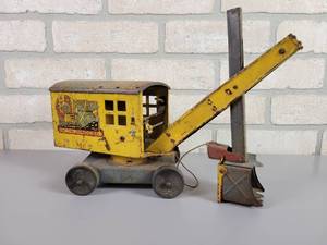 lot 282 image: MARX Lumar Construction Co. Pressed Steel Steam Shovel Toy