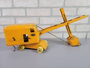 lot 284 image: WYONDOTTE Pressed Steel Steam Shovel Toy