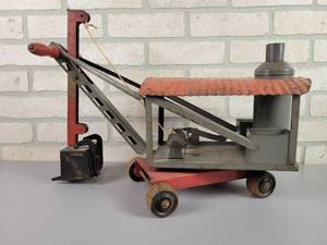 lot 287 image: 1920s KEYSTONE Pressed Steel RideEm Steam Shovel Toy