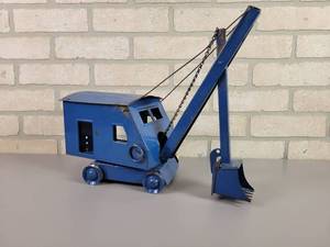 lot 290 image: STRUCTO Pressed Steel Steam Shovel Toy