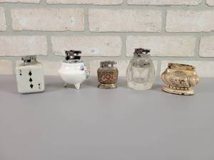 lot 320 image: (5) Vintage Tabletop Lighters