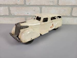 lot 321 image: Vintage WYANDOTTE Pressed Steel Ambulance Toy
