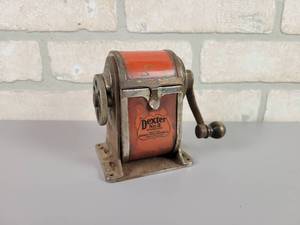 lot 323 image: Vintage DEXTER No.2 Pencil Sharpener