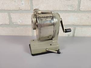 lot 325 image: Vintage BOSTON Vacuum Mount Self Feeder Pencil Sharpener
