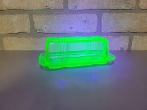 lot 331 image: Vintage Uranium Glass Butter Dish