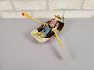 lot 340 image: Tin Litho Wind-Up Row Boat - WORKS - Made in Japan - See Video