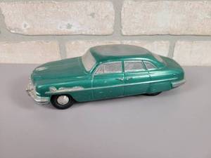 lot 343 image: Vintage Lincoln Cosmopolitan Diecast Autobank Coin Bank Car by Banthrico Inc.
