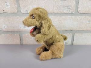 lot 346 image: Vintage Victory Wind-Up Toy Dog