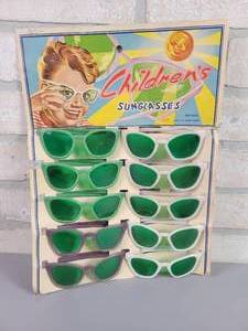lot 353 image: Vintage Childrens Sunglasses Display w (10) Pairs of Sunglasses - Made in Hong Kong