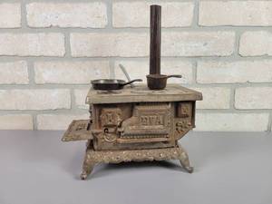 lot 358 image: Antique KENTON EVA Cast Iron Stove w Cast Iron Pans