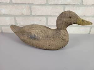 lot 362 image: Vintage Hand Carved Wood Duck