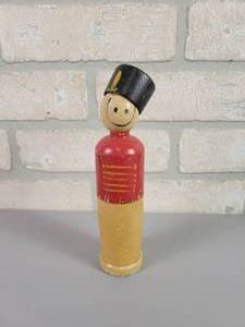 lot 379 image: Vintage Wood Soldier Pencil Case