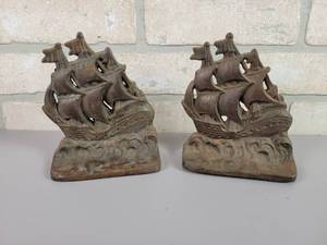 lot 380 image: Pair of Cast Iron Ship Bookends