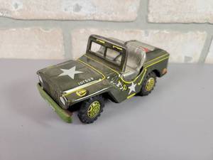 lot 382 image: 1960s Tin Litho American Army Friction Jeep Toy - WORKS - Made in Japan