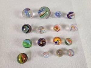 lot 390 image: Glass Marble Collection - Sizes from 1-916 to 58