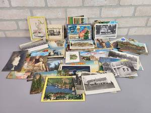 lot 402 image: Large Lot of Vintage Postcards